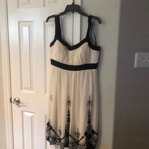 Women’s SZ 16 baby doll dress with back zipper and soft molded cups